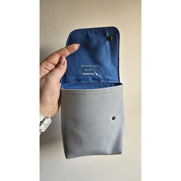 Raven + Lily Light Blue Mini Bag American Airlines Exclusive Small Purse Pouch - Picture 3 of 3